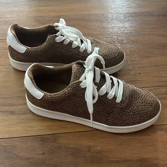 Old Navy Cheetah Sneakers with Faux Suede Material Size 6! - Picture 3 of 5